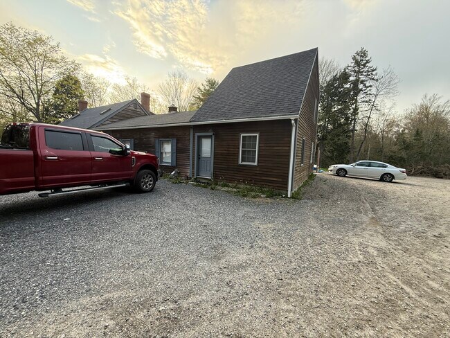 Foto del edificio - 211 Elmwood Rd