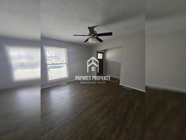 Building Photo - 1652 Coachway Ln