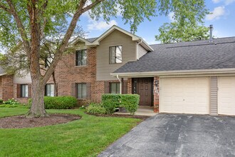 Building Photo - 961 Cross Creek Dr N