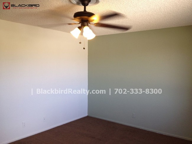 Building Photo - 5062 Kell Ln