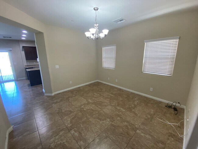 Building Photo - Wonderful 4 bed/2.5 bath home located in H...
