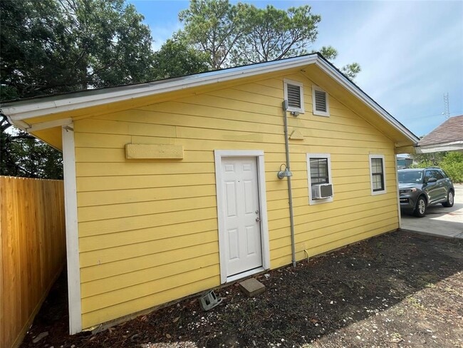 Building Photo - 2589 Cliff Dr