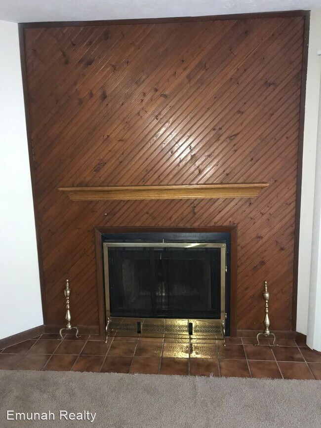Building Photo - 2055 Woodtrail Dr