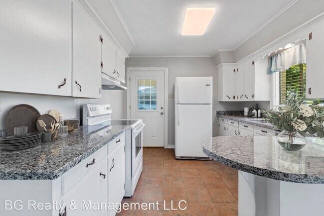 Building Photo - 3 br, 1.5 bath House - 1003 Garden Drive