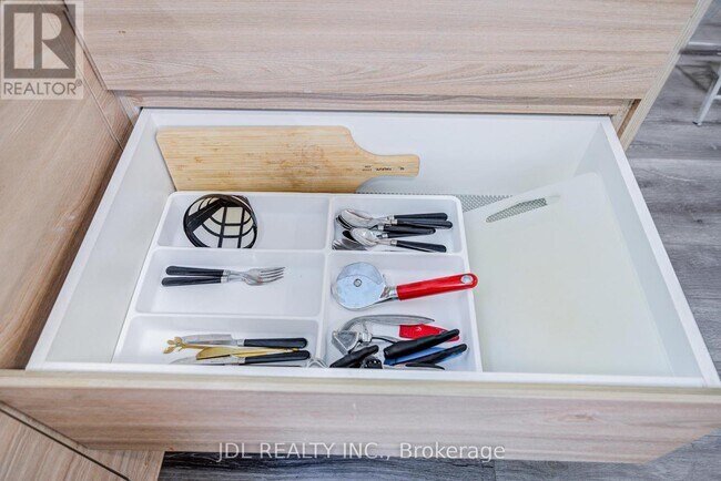 Photo du bâtiment - 5 Sorauren Ave