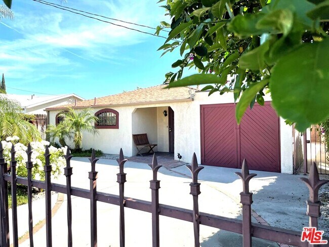 Building Photo - 6228 Longridge Ave