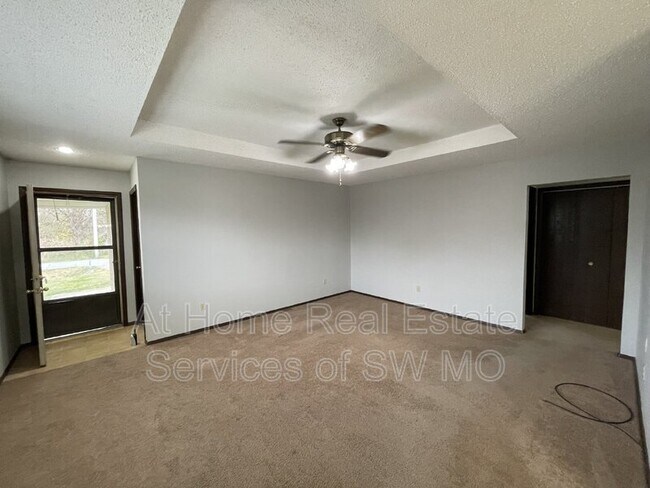 Foto del edificio - 929 N Main St