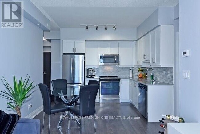 Photo du bâtiment - 3700 Hwy 7