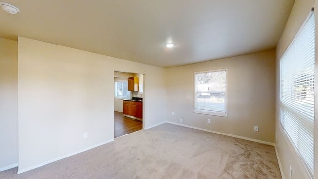 Foto del edificio - Country House w/ 2 Bedroom + Den - Washer, Dryer, Storage Shed & Plentiful Parking!