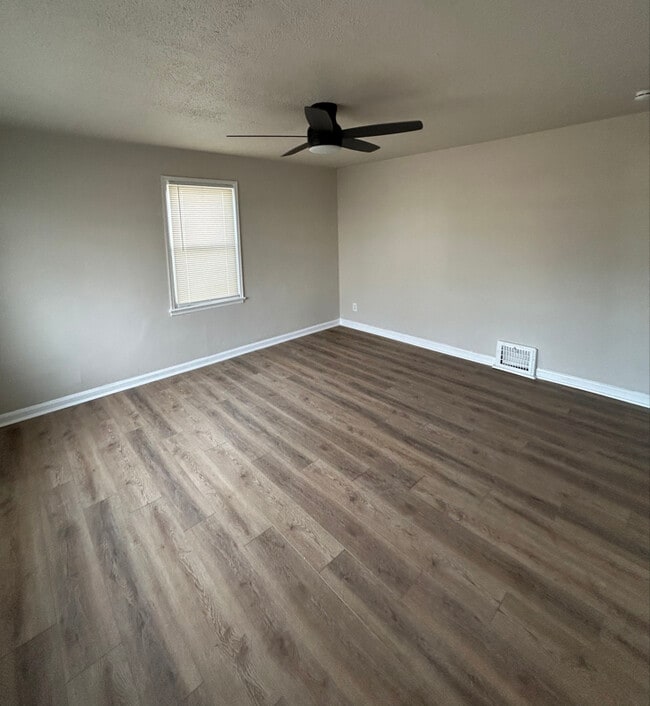 Foto del edificio - 7446 Calvin Ave