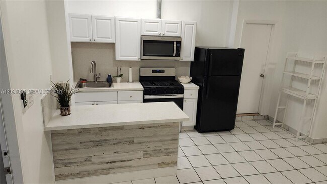 Foto del edificio - 1921 SW 83rd Ave