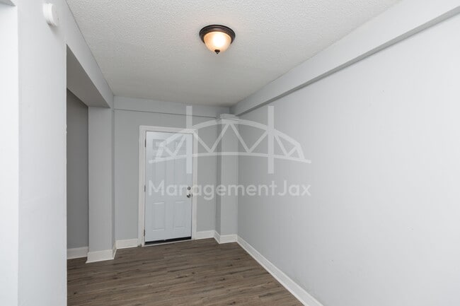 Foto del edificio - 1550 W 2nd St