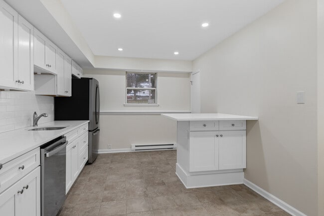 Building Photo - 367 Partridge St