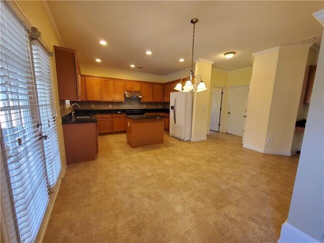 Building Photo - 611 Rock Elm Dr