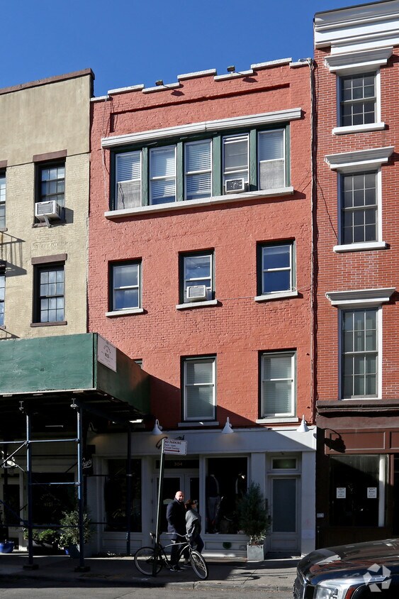 Primary Photo - 304 Bleecker St