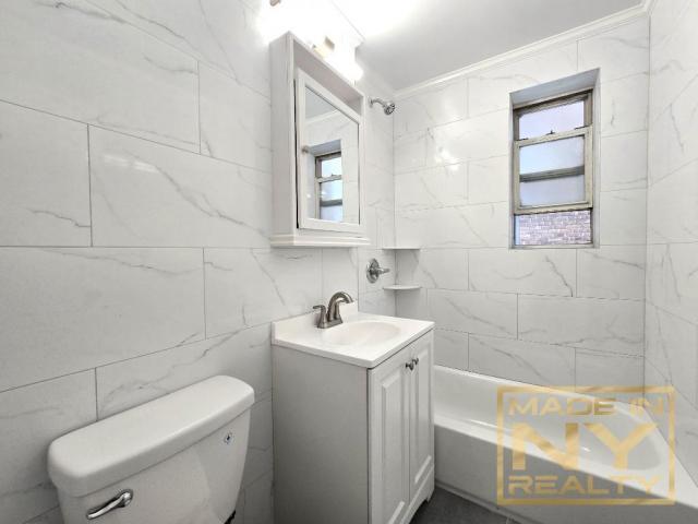 Building Photo - 2 bedroom in REGO PARK NY 11374