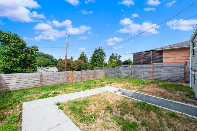 Building Photo - 8717 16th Ave SW