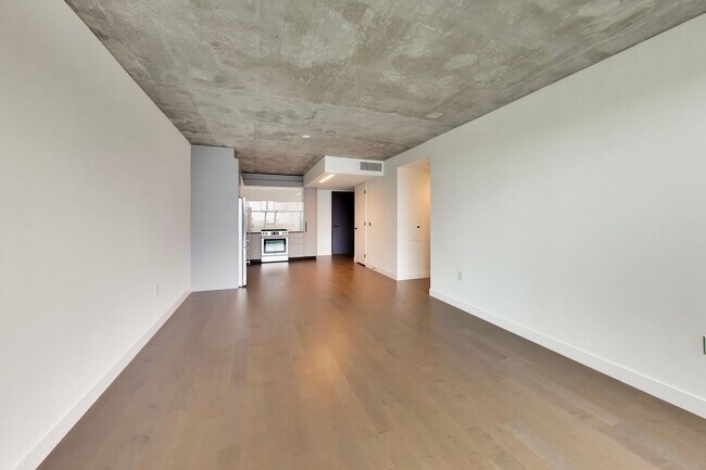 Foto del edificio - Urban Luxury at SoMa Serif Condos 2BR/2BA | In-Unit Laundry & 24-Hour Security