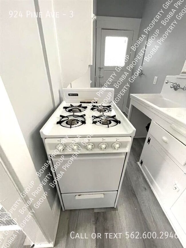 Foto del edificio - 924 Pine Ave