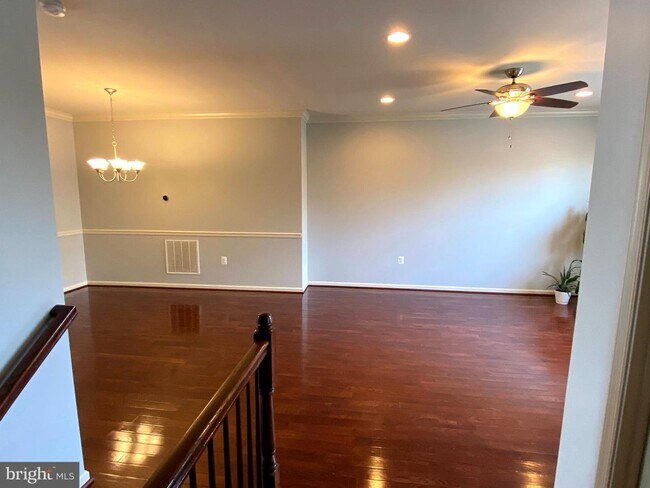 Building Photo - 42537 Dreamweaver Dr