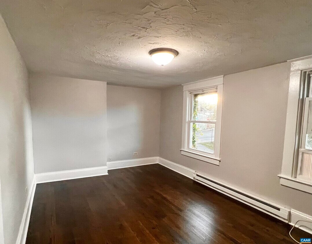 Primary Photo - 1009 Carlton Ave