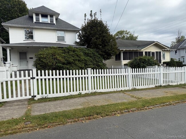 Building Photo - 37 Watkins Ave