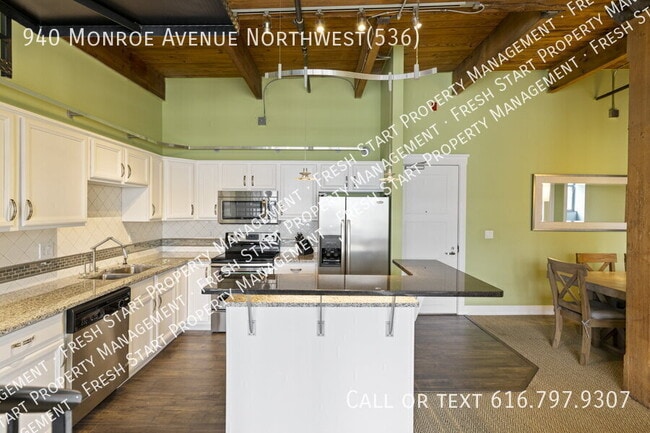 Building Photo - 940 Monroe Ave NW