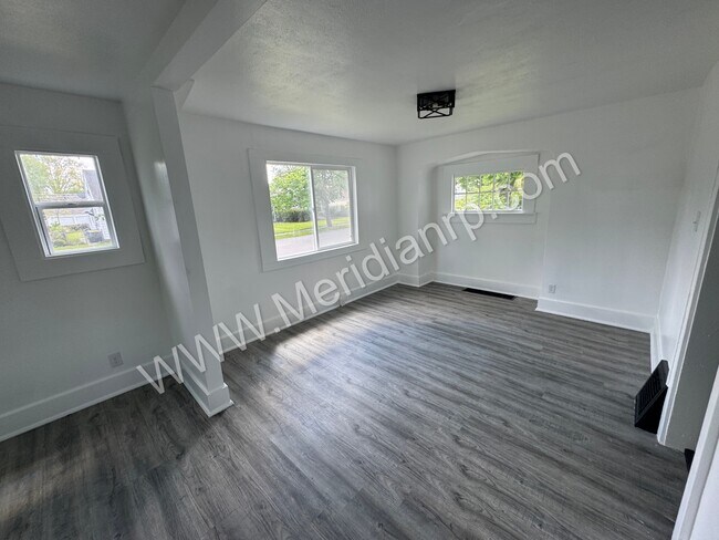 Foto del edificio - 4430 Buell Dr