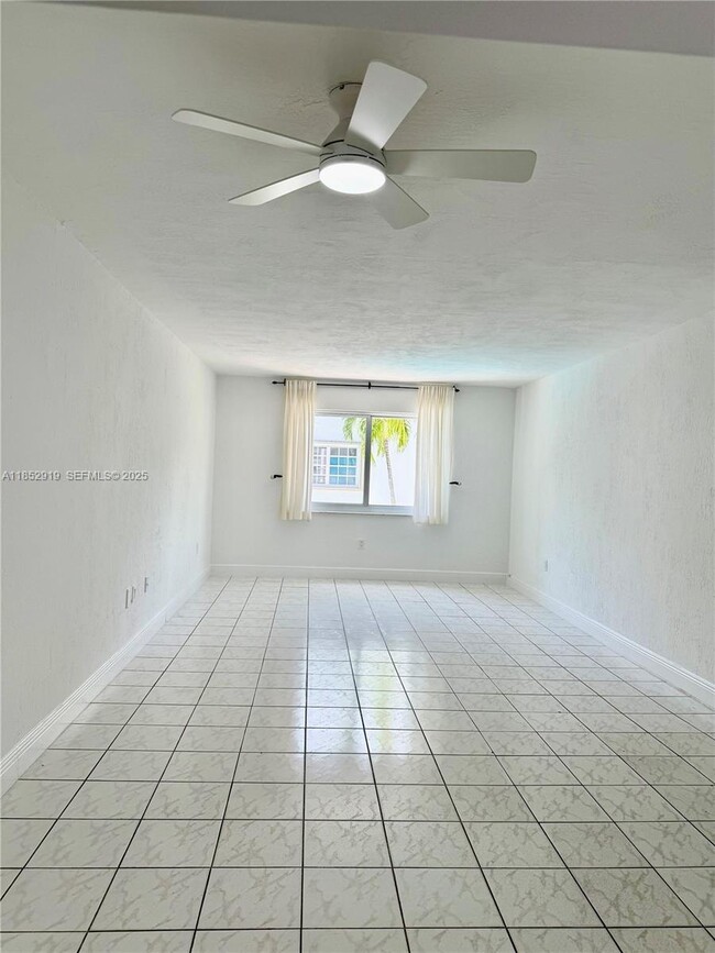 Foto del edificio - 251 Galen Dr