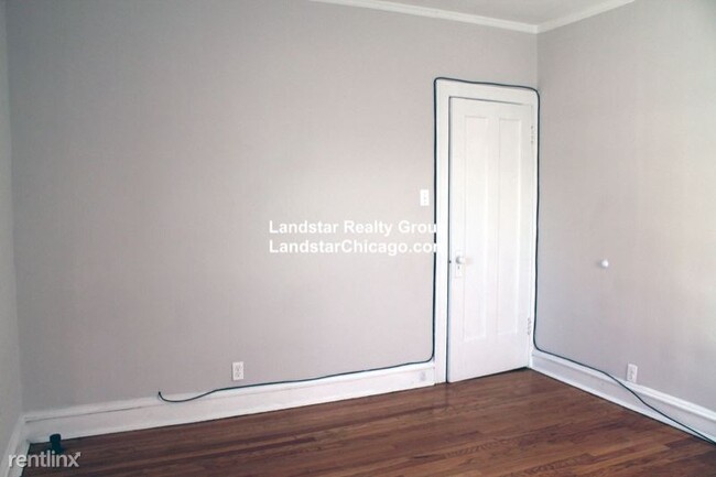 Building Photo - 2 br, 1 bath Apartment - 2251 W Eastwood Ave