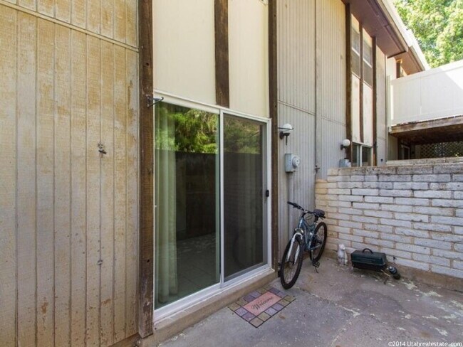 Foto del edificio - Charming 2-Bed Townhouse with 1.5 Baths in Serene UT Locale