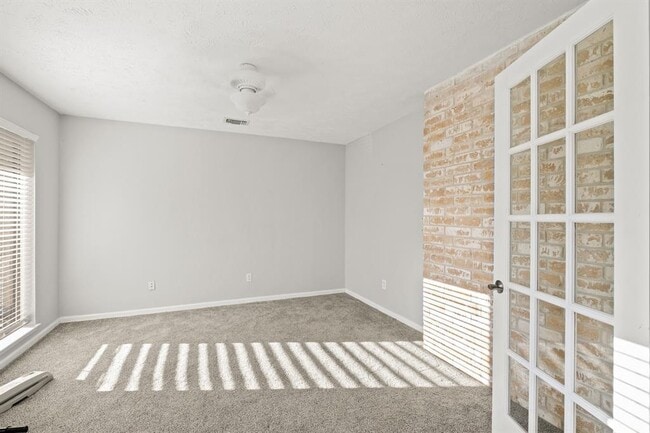 Building Photo - 2815 Edgewood Dr