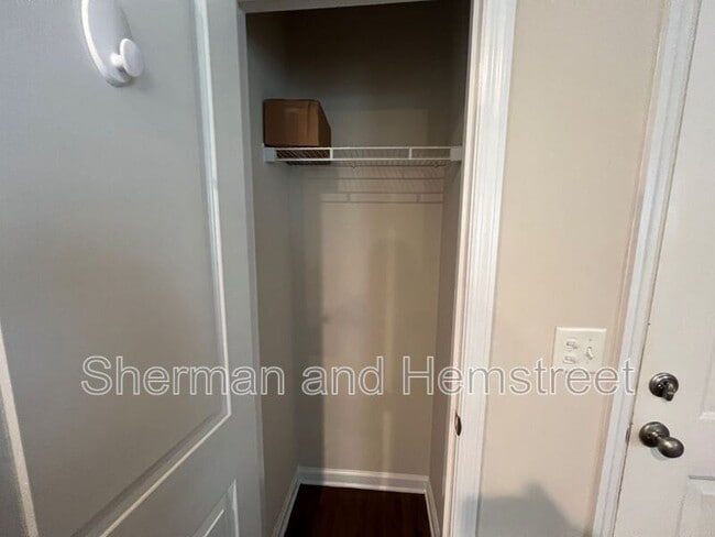 Building Photo - 1301 Joiner Cir