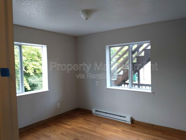 Building Photo - 427 W G St