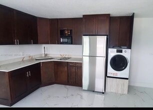 Building Photo - 920 SE 8th St