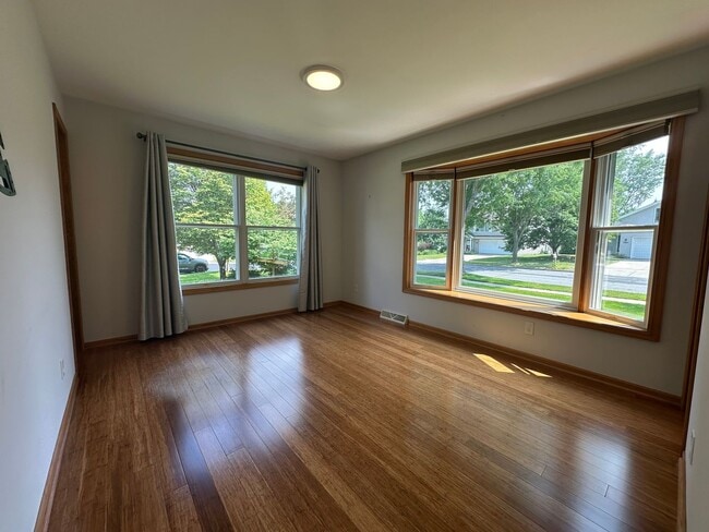 Building Photo - 7006 Parker Hill Dr