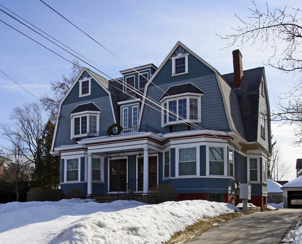 Primary Photo - 114-116 Columbia Ave