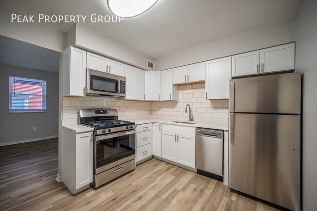 Foto del edificio - NEWLY RENOVATED! 2 Bedroom Apartment Locat...