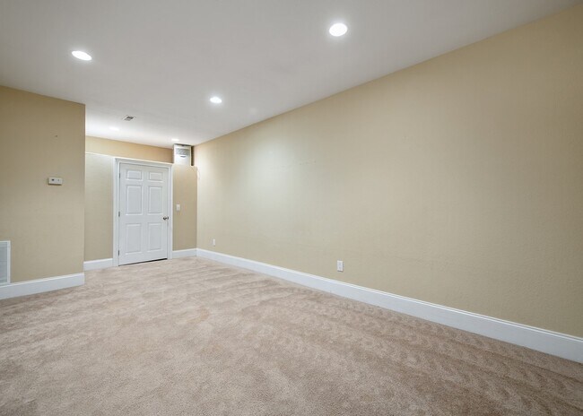 Building Photo - 2145 Ridgecrest Cir