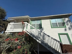 Building Photo - 317 E Myrtle St