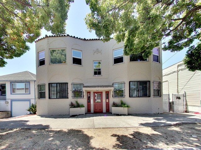 Primary Photo - 3809 Penniman Ave