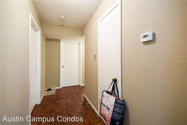 2 br, 1 bath House - 2110 Rio Grande Stree... - 4