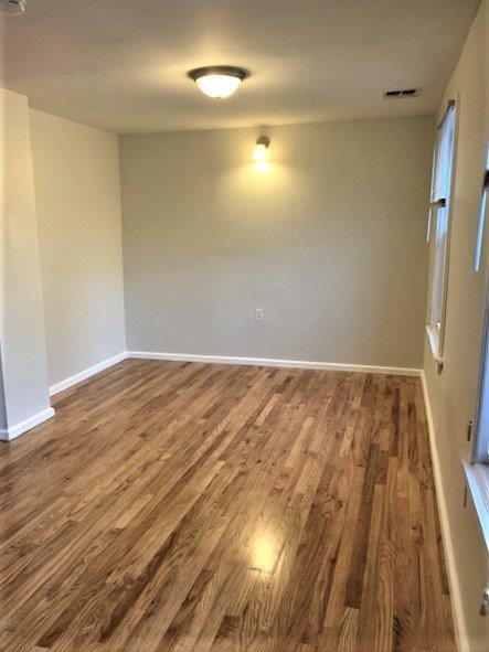 Bright living room - 123 Brunswick St