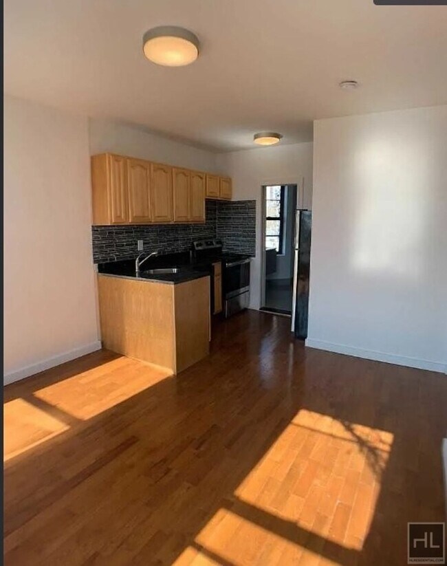 Foto del edificio - 479 Warren St