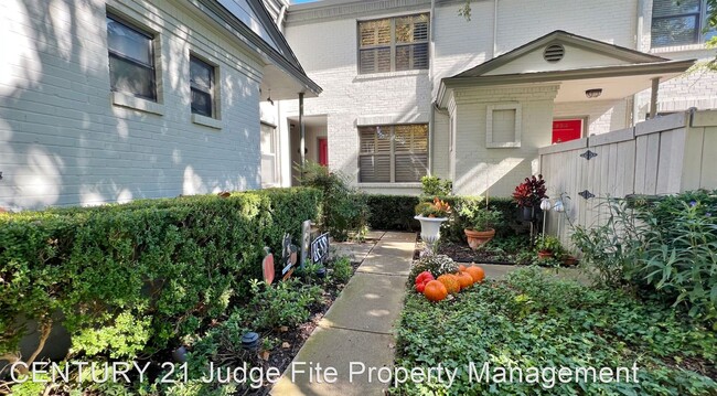 2 br, 1.5 bath House - 4940 Lahoma Street photo'