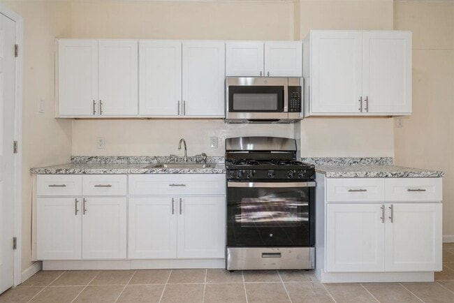 Foto del edificio - 68 Rose Ave