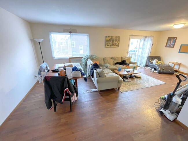 Foto del edificio - 1319-1321 St James Ct
