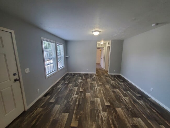 Building Photo - 11 Cardinal Hill Dr