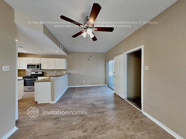 Foto del edificio - 3823 Branch Hollow Cir