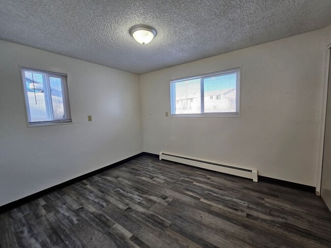Building Photo - 904 Spartan Dr